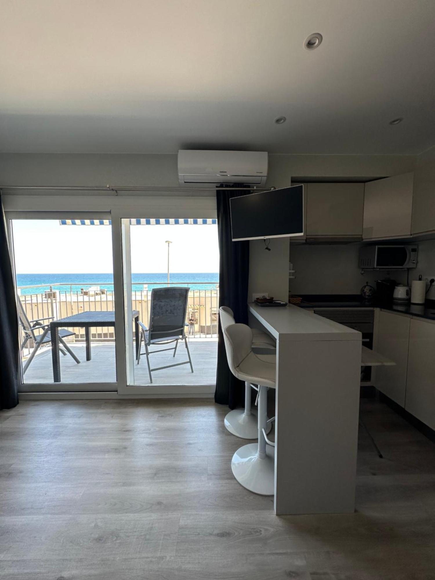 Estudio Con Impresionantes Vistas Al Mar Blanes Exteriör bild