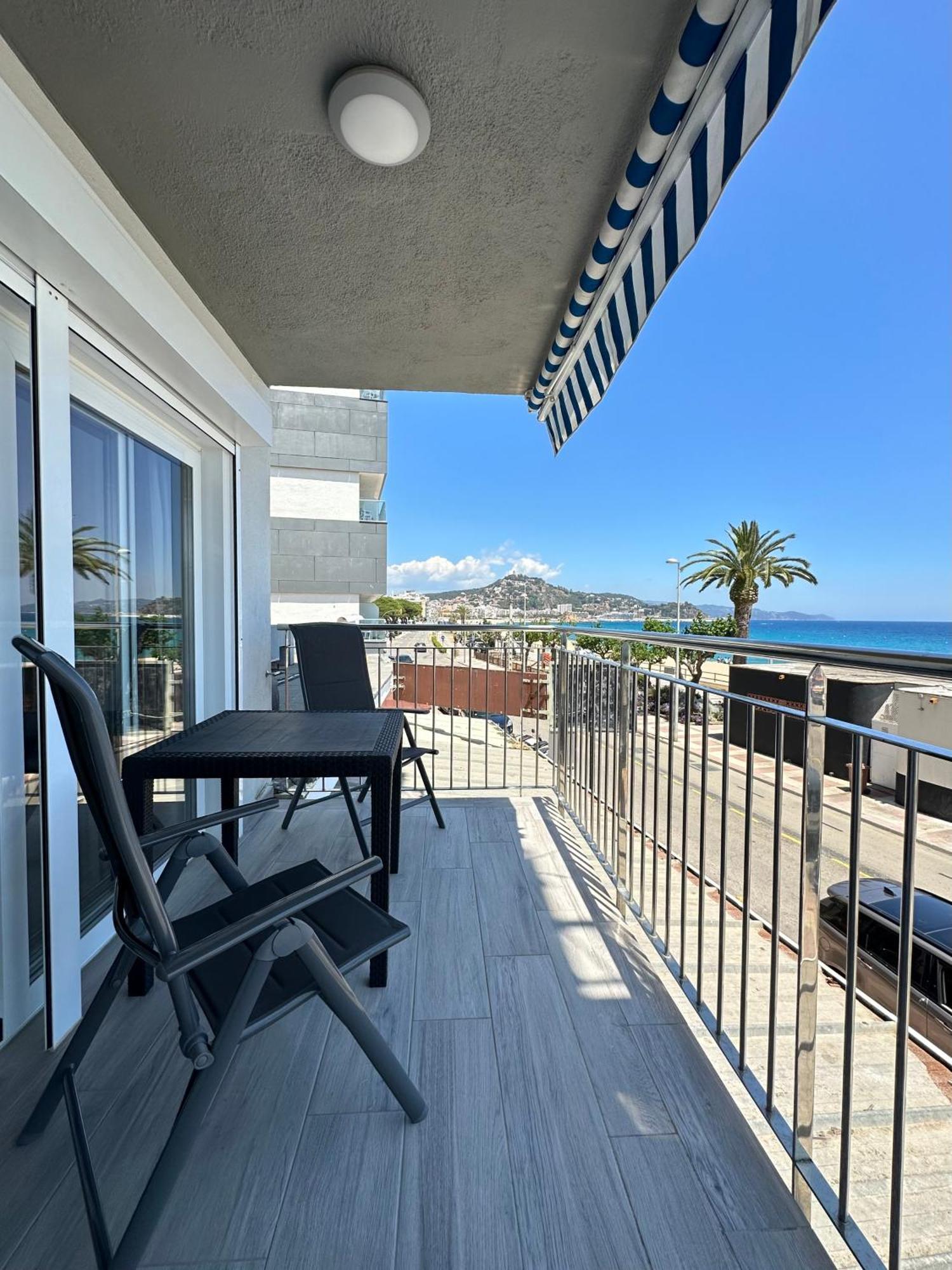 Estudio Con Impresionantes Vistas Al Mar Blanes Exteriör bild