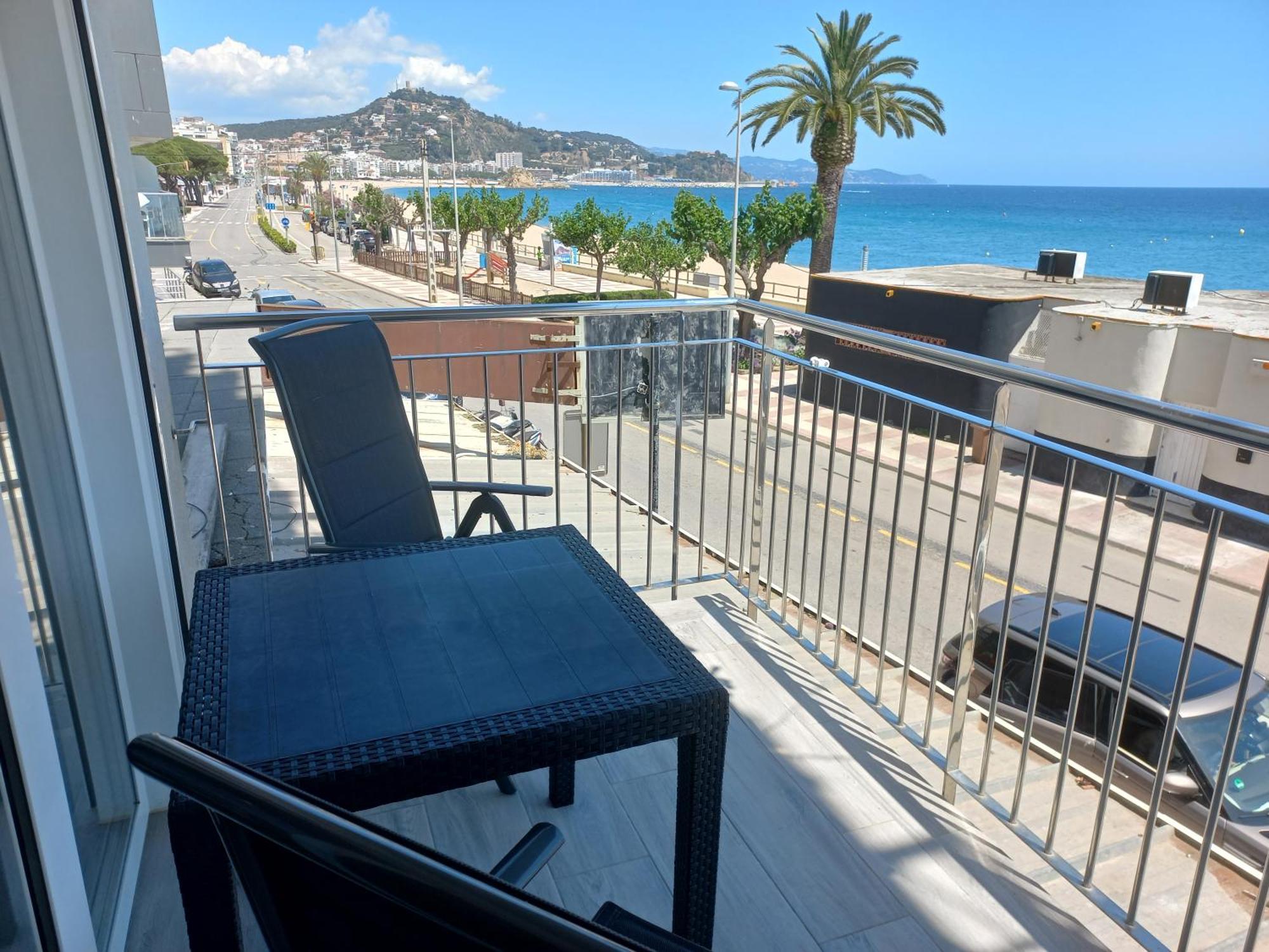 Estudio Con Impresionantes Vistas Al Mar Blanes Exteriör bild